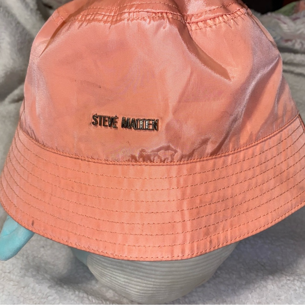 Steve Madden bucket hat